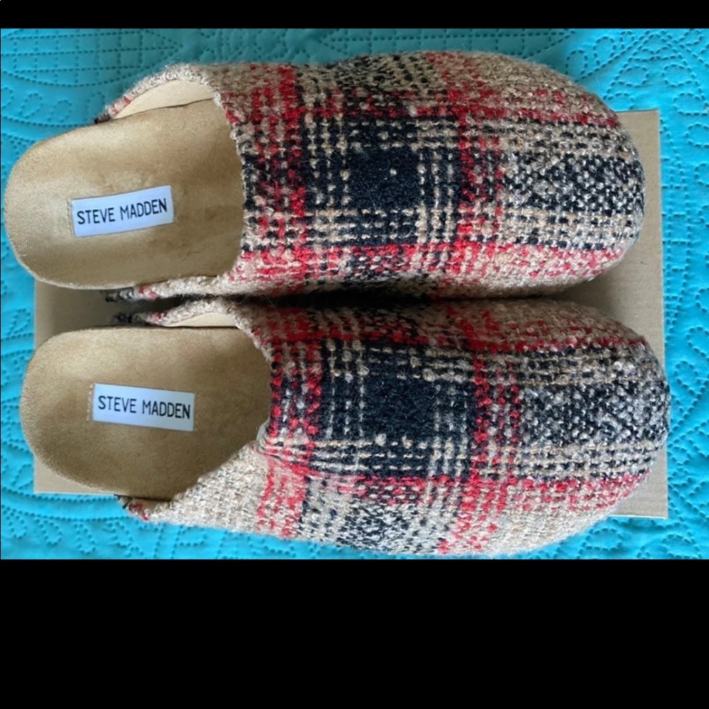 NWOT Women Steve Madden Mules